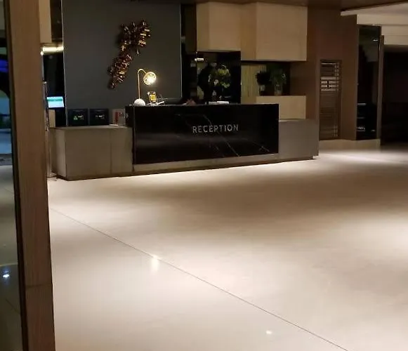 Shore D10 Near Mall Of Asia- Airport Apartment *