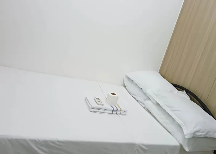 Shore D10 Near Mall Of Asia- Airport Apartment